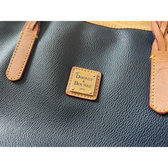 Dooney & Bourke Shoulder bag - Picture 2 of 7